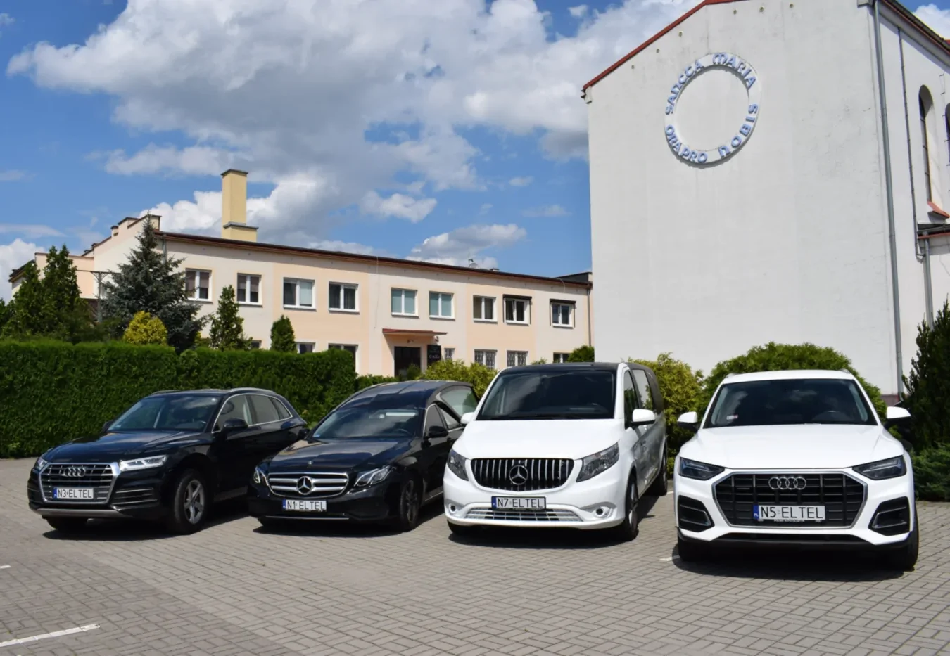 karawany firmy pogrzebowej Opoka